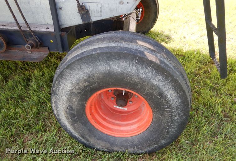 image for item DH4492 1981 Gleaner L2 combine