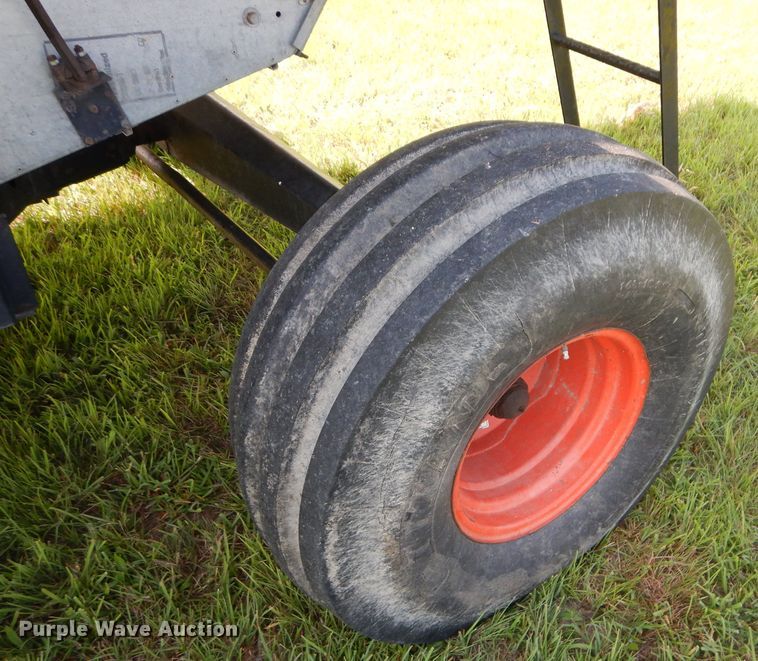 image for item DH4492 1981 Gleaner L2 combine