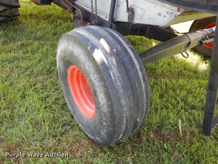 image for item DH4492 1981 Gleaner L2 combine
