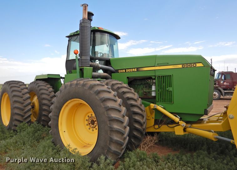 image for item DI0200 1991 John Deere 8960  4WD tractor