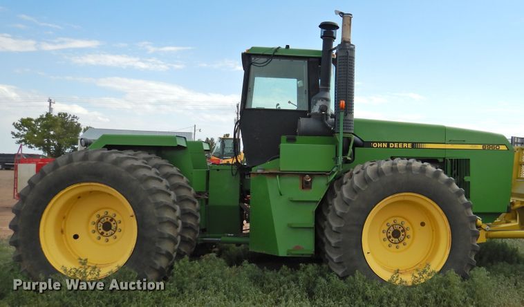 image for item DI0200 1991 John Deere 8960  4WD tractor