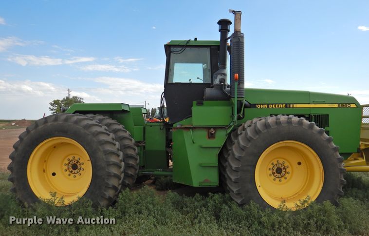 image for item DI0200 1991 John Deere 8960  4WD tractor