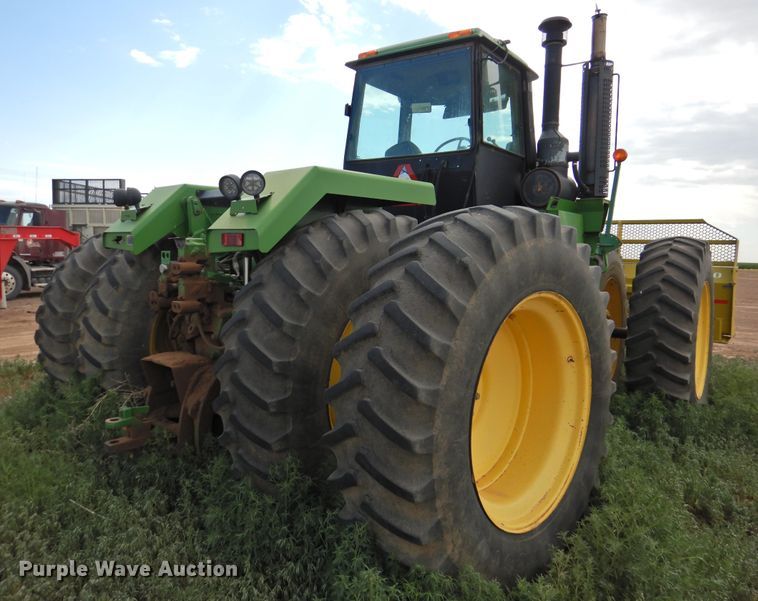 image for item DI0200 1991 John Deere 8960  4WD tractor