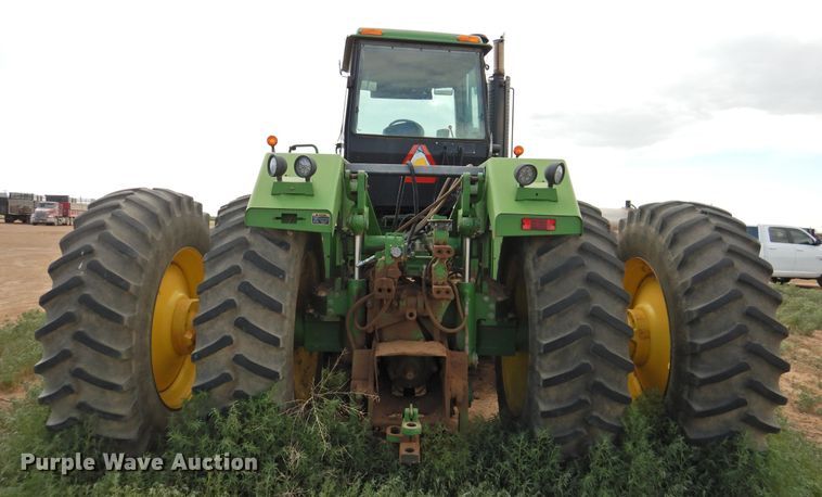 image for item DI0200 1991 John Deere 8960  4WD tractor