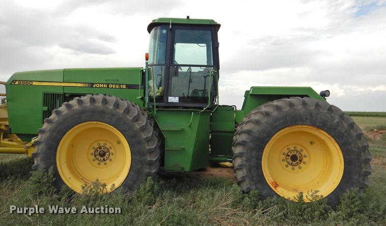 image for item DI0200 1991 John Deere 8960  4WD tractor