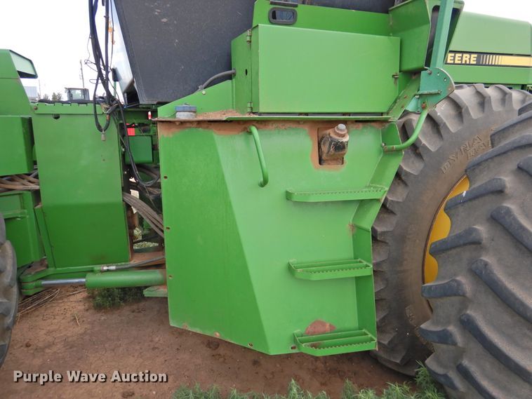 image for item DI0200 1991 John Deere 8960  4WD tractor