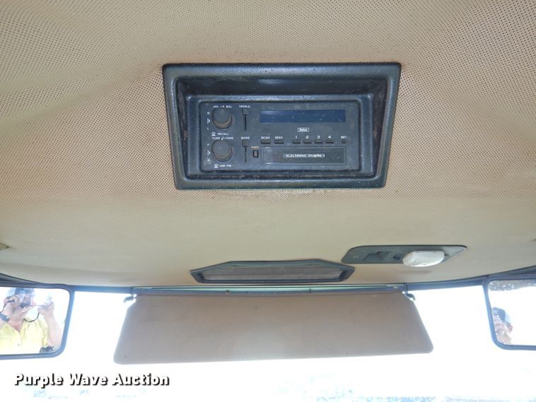 image for item DI0200 1991 John Deere 8960  4WD tractor