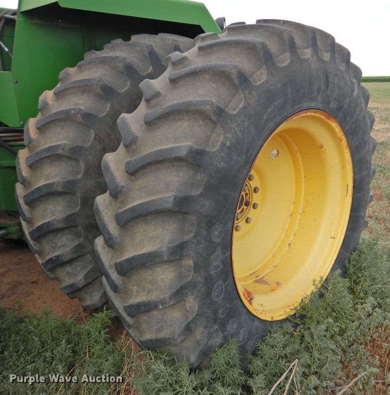 image for item DI0200 1991 John Deere 8960  4WD tractor