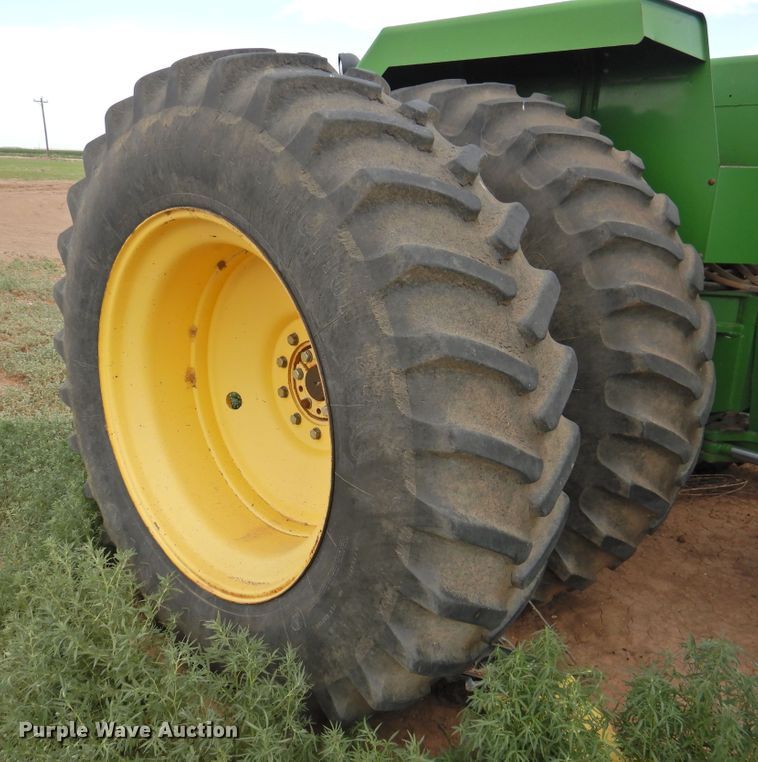 image for item DI0200 1991 John Deere 8960  4WD tractor