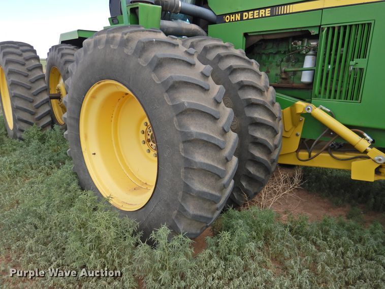 image for item DI0200 1991 John Deere 8960  4WD tractor