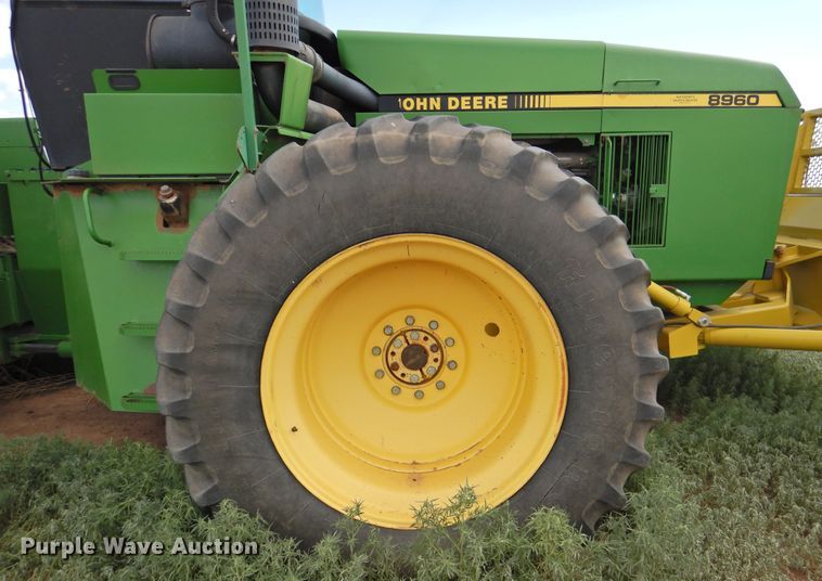 image for item DI0200 1991 John Deere 8960  4WD tractor