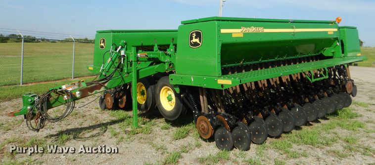 image for item DI0266 2015 John Deere 455 grain drill
