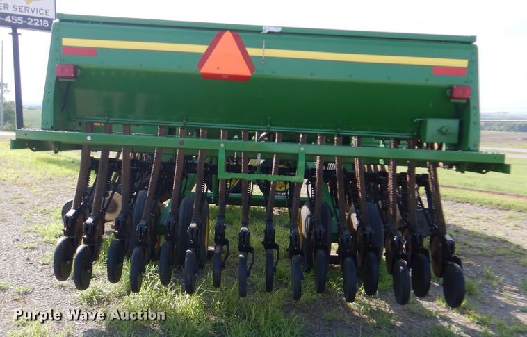 image for item DI0266 2015 John Deere 455 grain drill