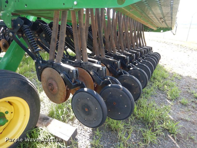 image for item DI0266 2015 John Deere 455 grain drill