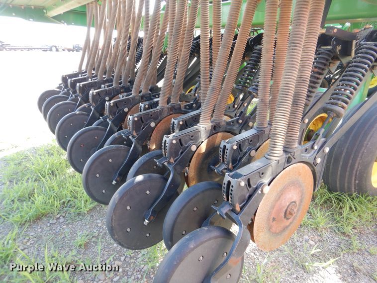 image for item DI0266 2015 John Deere 455 grain drill
