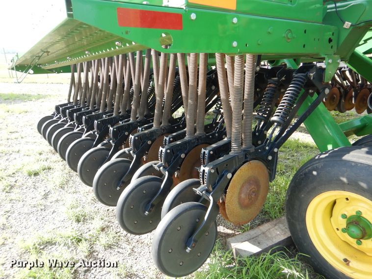 image for item DI0266 2015 John Deere 455 grain drill