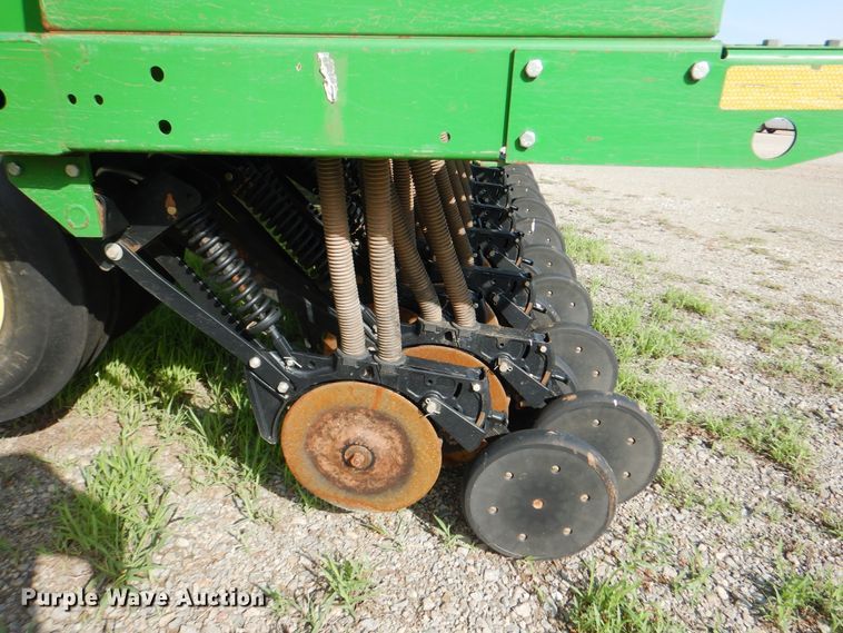 image for item DI0266 2015 John Deere 455 grain drill