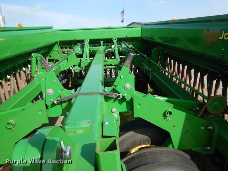 image for item DI0266 2015 John Deere 455 grain drill
