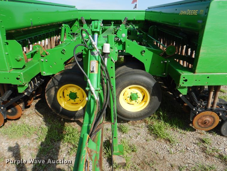 image for item DI0266 2015 John Deere 455 grain drill