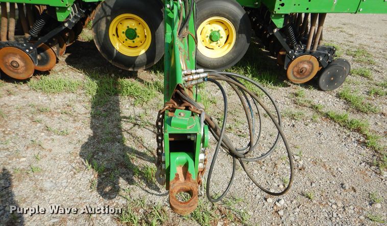 image for item DI0266 2015 John Deere 455 grain drill
