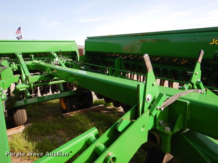 image for item DI0266 2015 John Deere 455 grain drill