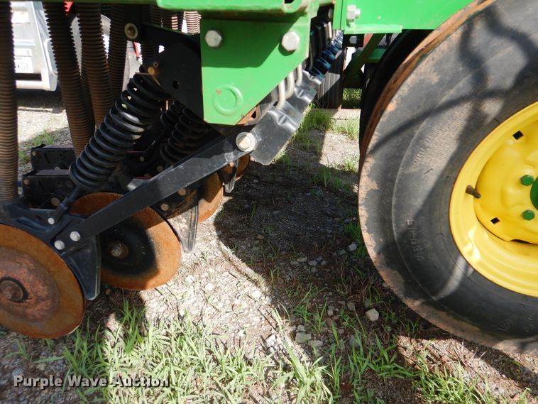 image for item DI0266 2015 John Deere 455 grain drill