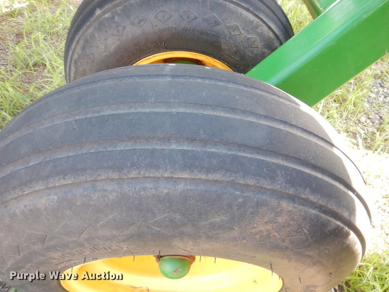 image for item DI0266 2015 John Deere 455 grain drill