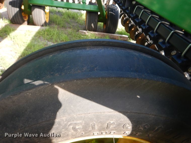 image for item DI0266 2015 John Deere 455 grain drill