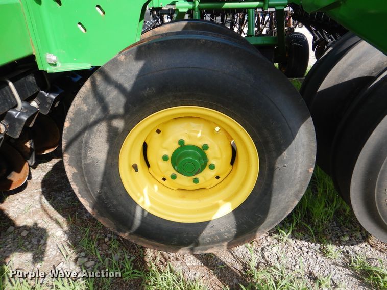 image for item DI0266 2015 John Deere 455 grain drill