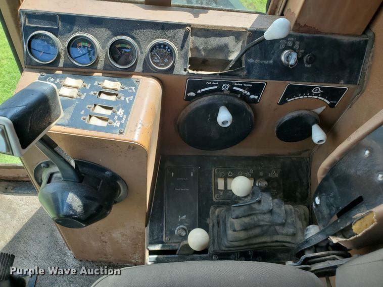 image for item DJ3152 1983 Gleaner L3 60th Anniversary combine