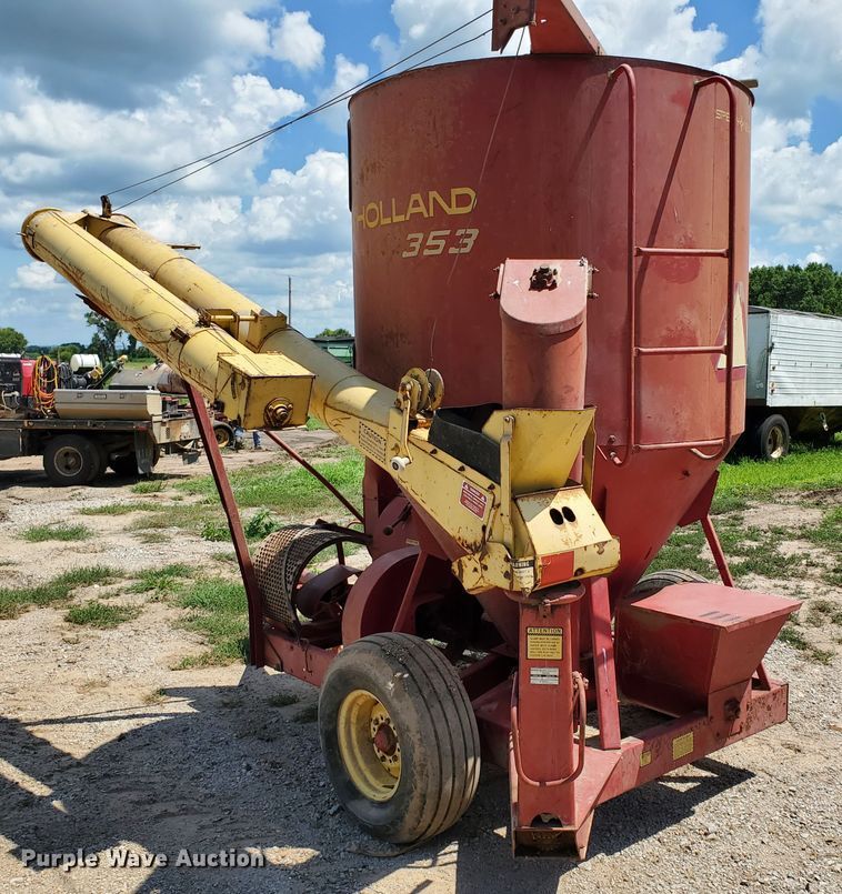image for item DJ3162 New Holland 353 grinder/mixer
