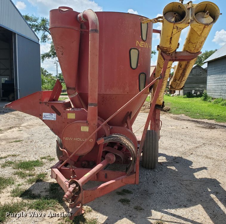 image for item DJ3162 New Holland 353 grinder/mixer