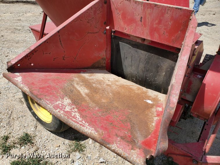 image for item DJ3162 New Holland 353 grinder/mixer