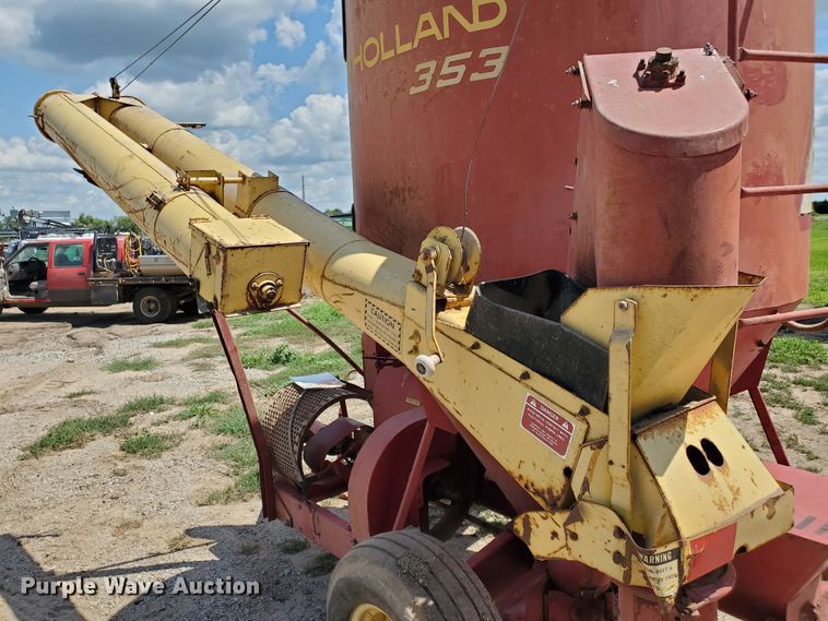 image for item DJ3162 New Holland 353 grinder/mixer