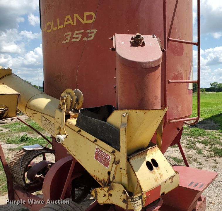 image for item DJ3162 New Holland 353 grinder/mixer