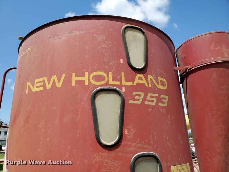 image for item DJ3162 New Holland 353 grinder/mixer