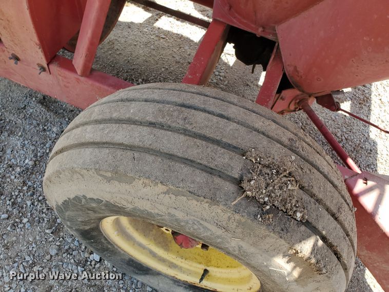 image for item DJ3162 New Holland 353 grinder/mixer