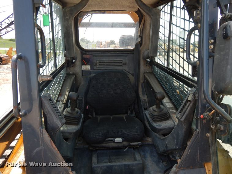 image for item DJ3485 2010 John Deere 333D  tracked skid steer loader