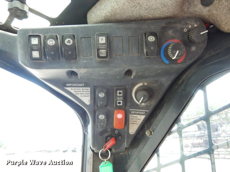 image for item DJ3485 2010 John Deere 333D  tracked skid steer loader