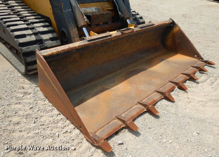 image for item DJ3485 2010 John Deere 333D  tracked skid steer loader