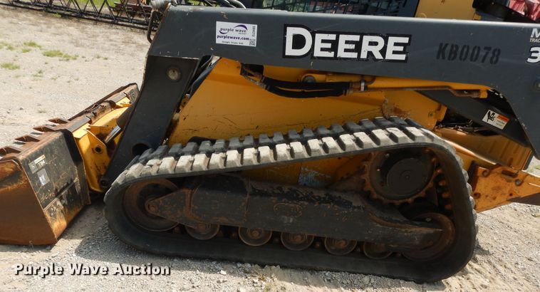 image for item DJ3485 2010 John Deere 333D  tracked skid steer loader