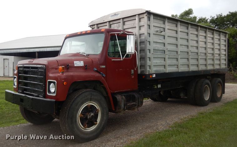 image for item DJ4324 1980 International S1954  grain truck