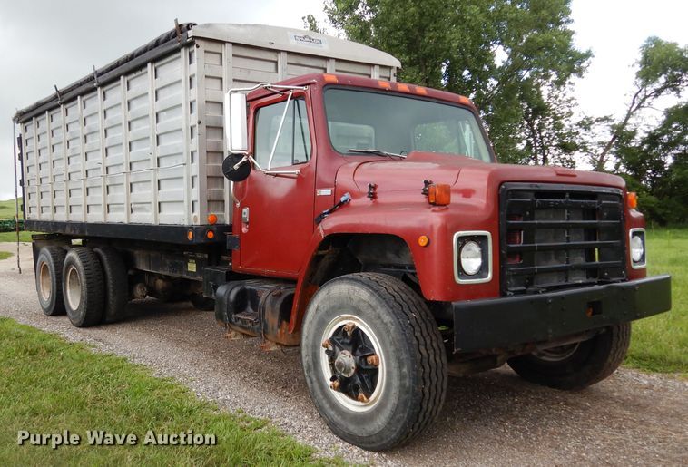 image for item DJ4324 1980 International S1954  grain truck