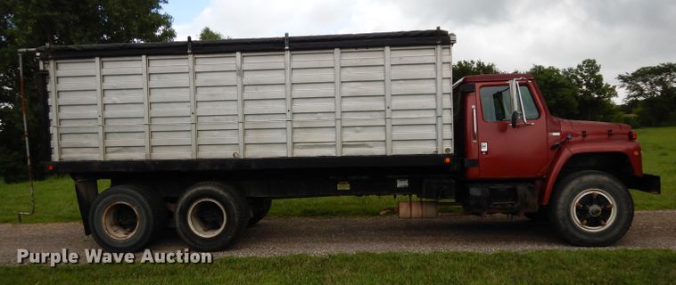 image for item DJ4324 1980 International S1954  grain truck