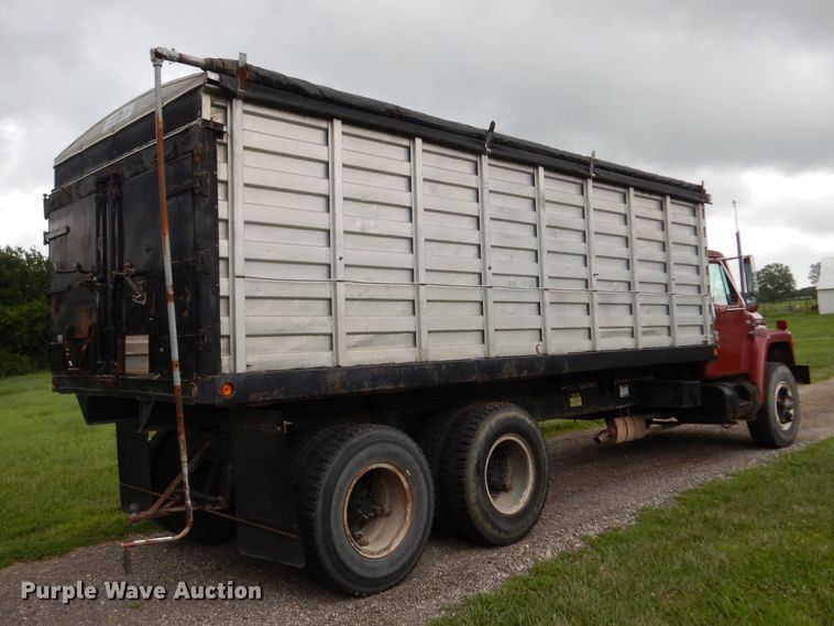 image for item DJ4324 1980 International S1954  grain truck