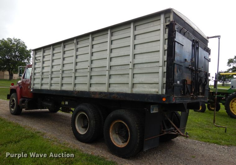 image for item DJ4324 1980 International S1954  grain truck