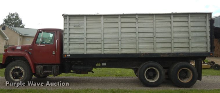 image for item DJ4324 1980 International S1954  grain truck