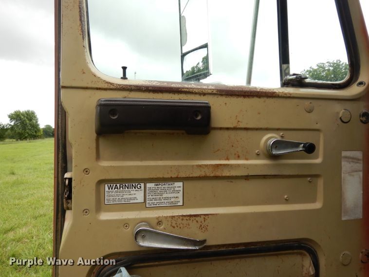 image for item DJ4324 1980 International S1954  grain truck