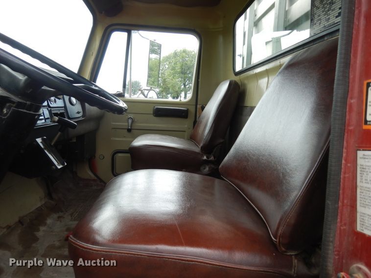 image for item DJ4324 1980 International S1954  grain truck