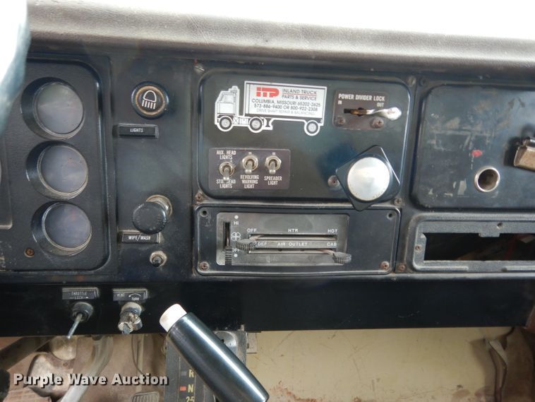 image for item DJ4324 1980 International S1954  grain truck